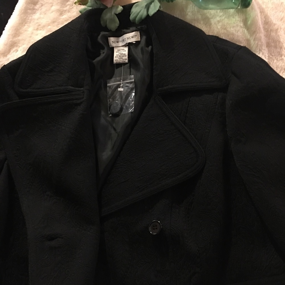 Newport News-Cropped  blk/double breasted jacket. - Picture 6 of 10